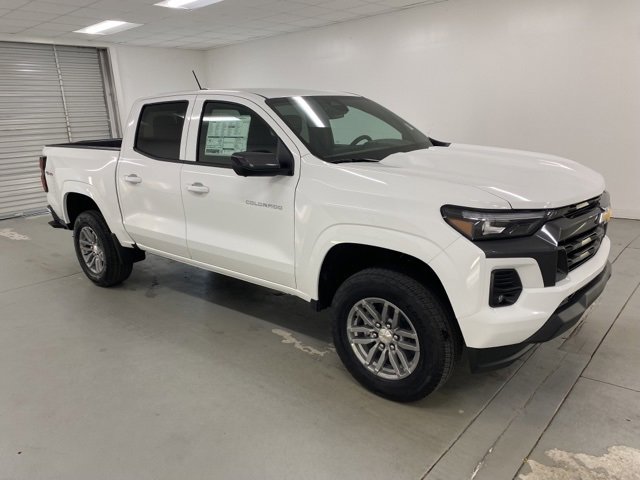 2025 Chevrolet Colorado Work Truck LT photo 3
