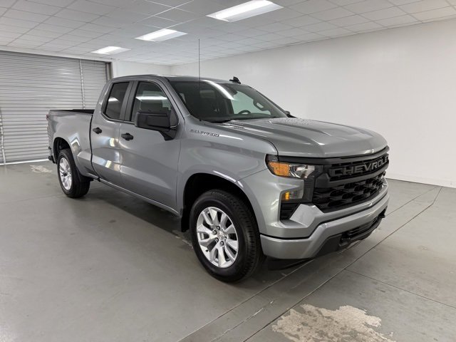 2026 Chevrolet Silverado Custom photo 3