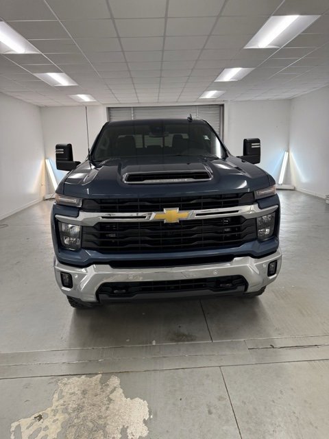 2025 Chevrolet Silverado 2500HD LT photo 2