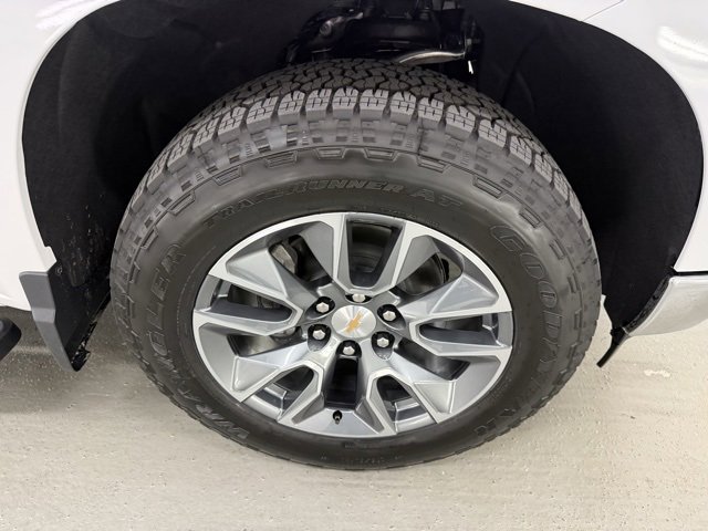 2026 Chevrolet Silverado 1500 LT photo 4