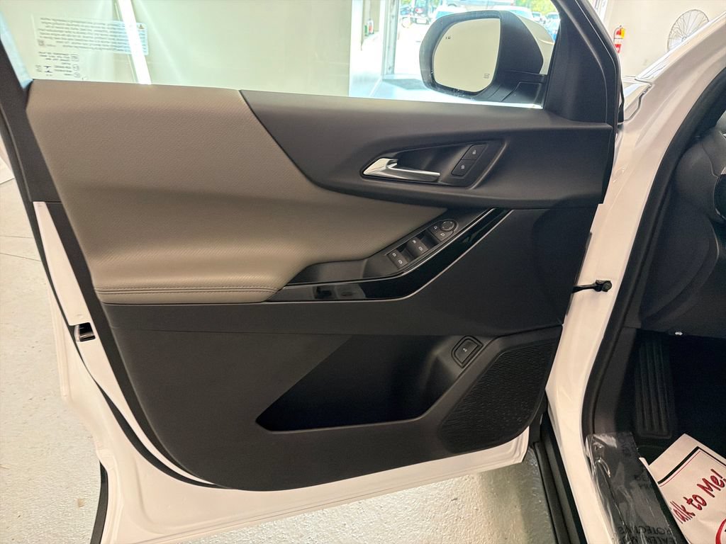 2027 Chevrolet Equinox LT - Photo 13