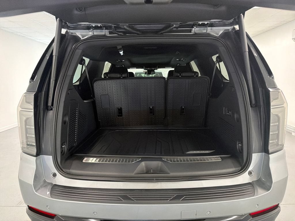 2026 Chevrolet Suburban RST - Photo 8