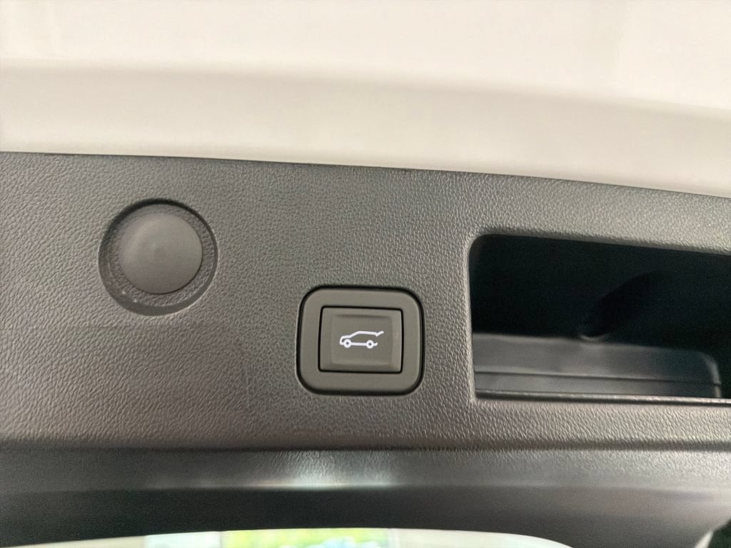 2027 Chevrolet Equinox LT - Photo 9