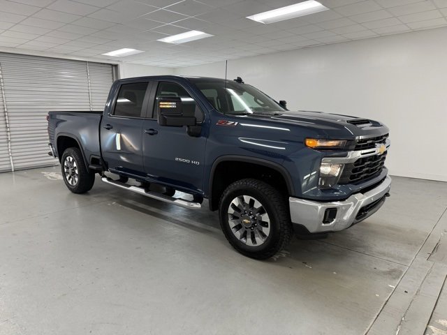 2025 Chevrolet Silverado 2500HD LT photo 3