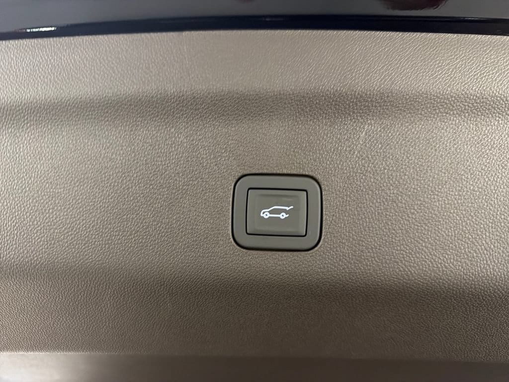 2026 Chevrolet Tahoe Z71 - Photo 9