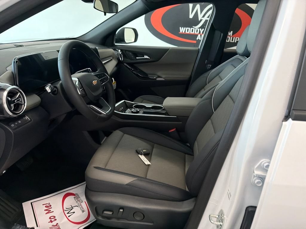 2027 Chevrolet Equinox LT - Photo 11