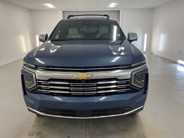 2025 Chevrolet Suburban Premier photo 2