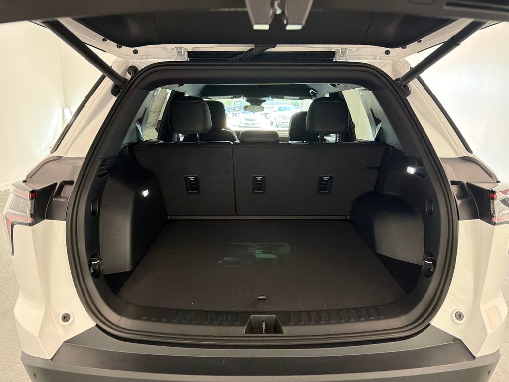 2027 Chevrolet Equinox LT - Photo 8