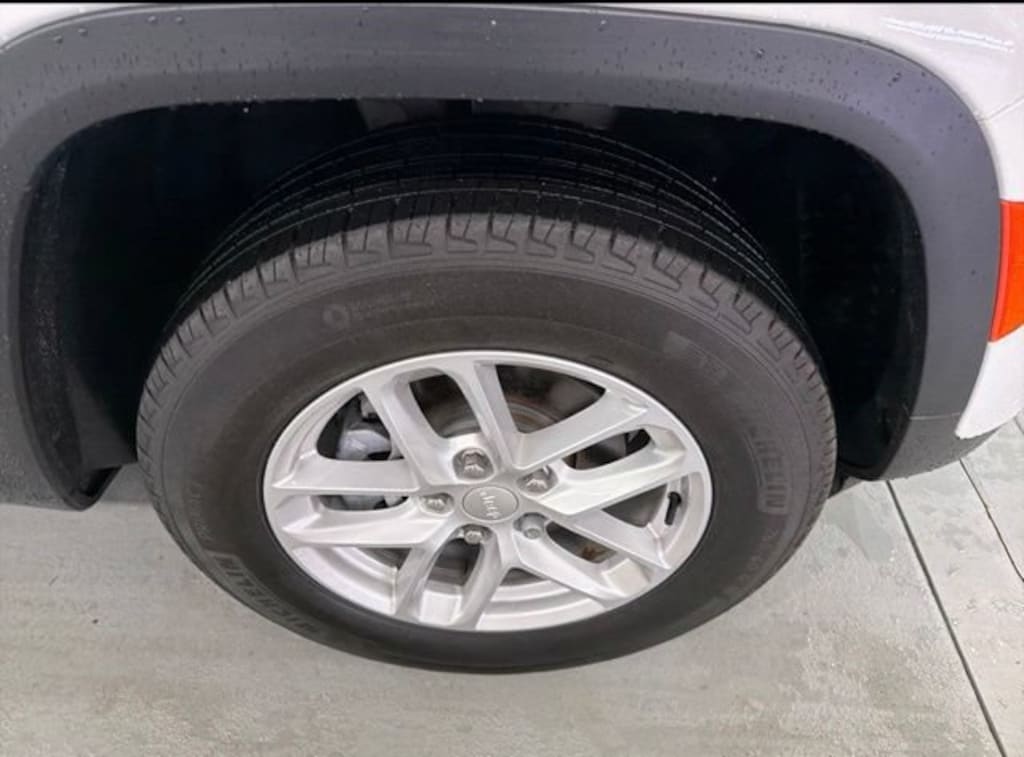 Used 2023 Jeep Grand Cherokee Laredo SUV