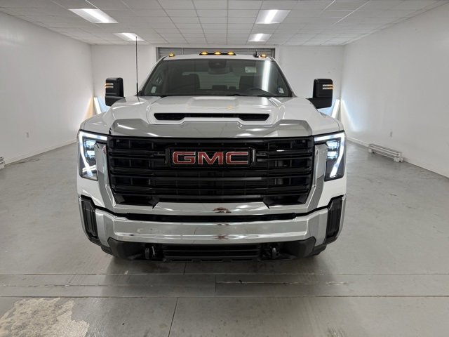 2025 Gmc Sierra 3500 HD Pro photo 2