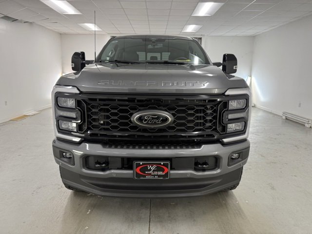 2025 Ford F-250 Lariat photo 2