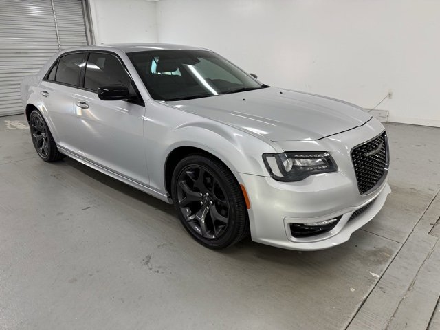 2020 Chrysler 300 Touring L photo 3