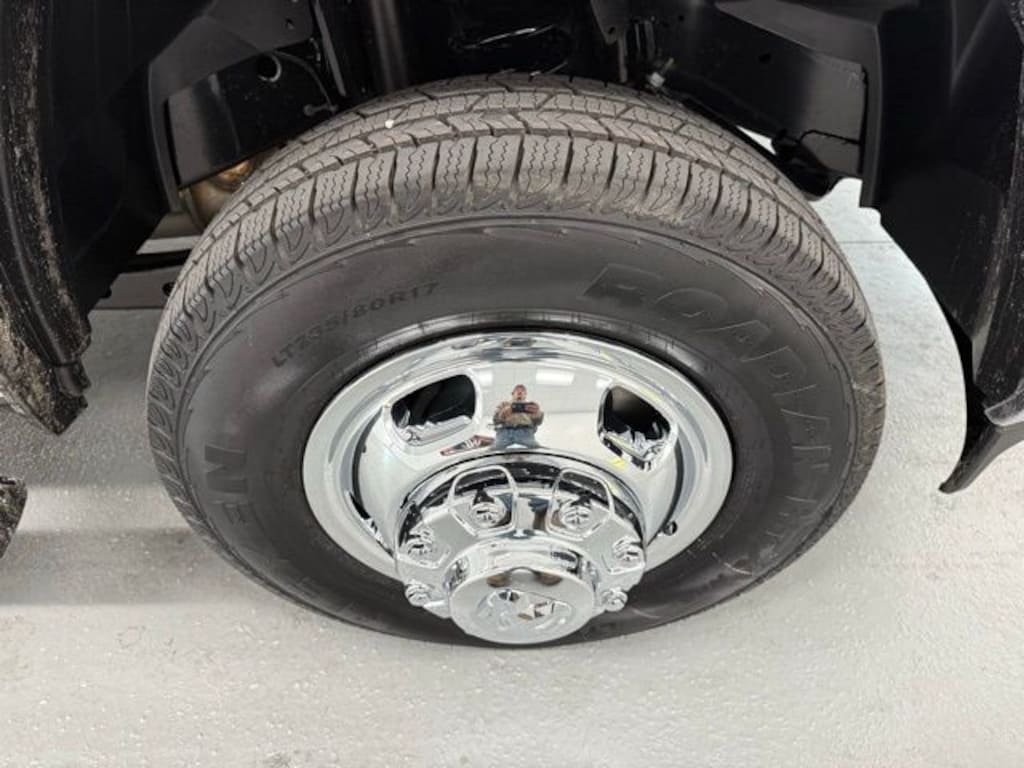 New 2026 Ram 3500 Chassis Cab TRADESMAN CREW 4X4 60' CA Pickup