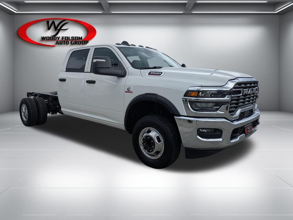New 2026 Ram 3500 Chassis Cab TRADESMAN CREW 4X4 60' CA Pickup