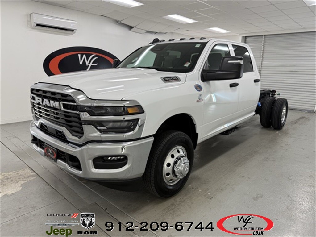 New 2025 Ram 3500 Chassis Cab 3500 TRADESMAN CREW CAB CHASSIS 4X4 60' CA Pickup