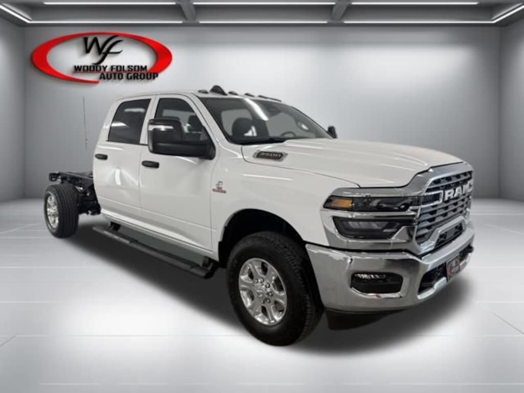 New 2026 Ram 3500 Chassis Cab TRADESMAN CREW 4X4 60' CA Pickup