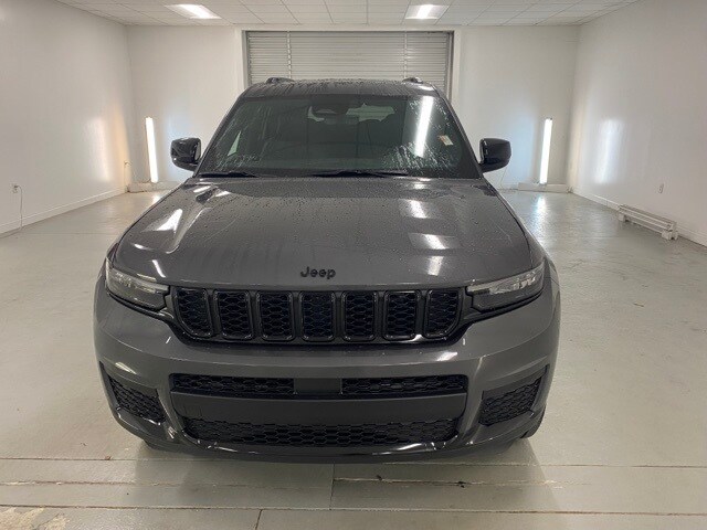 2025 Jeep Grand Cherokee Altitude photo 2