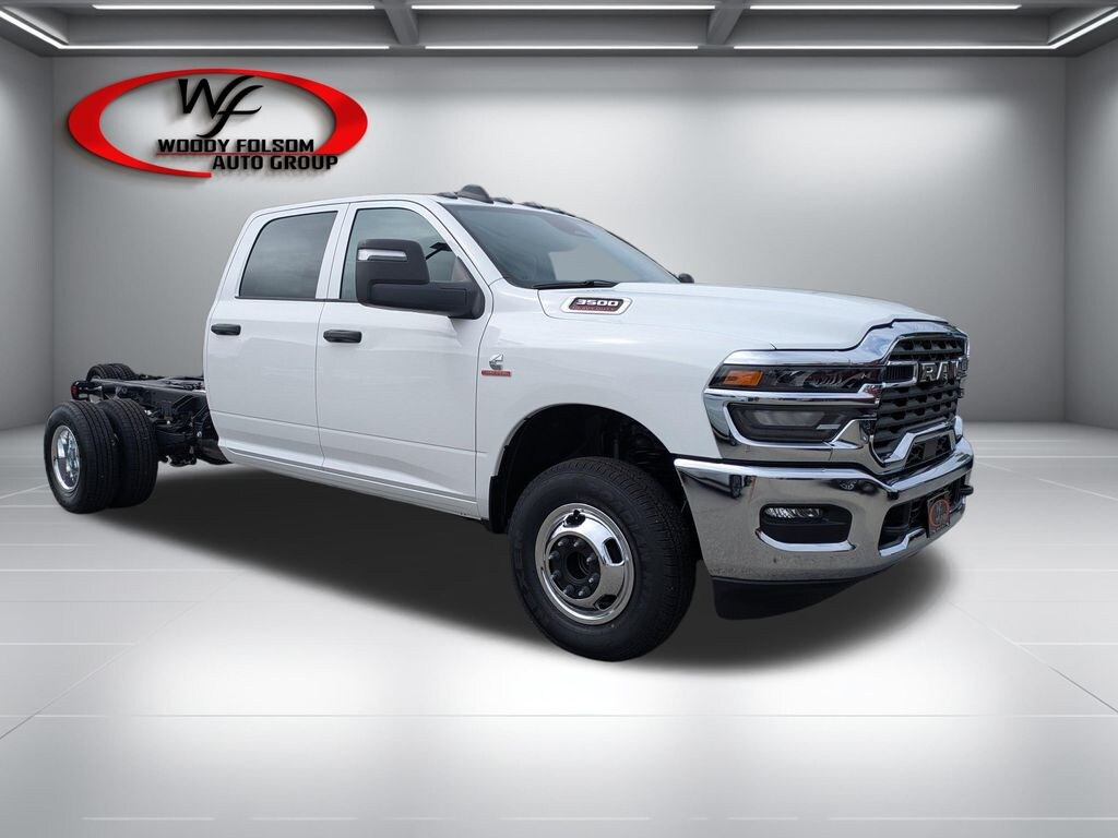 New 2026 Ram 3500 Chassis Cab TRADESMAN CREW 4X4 60' CA Pickup