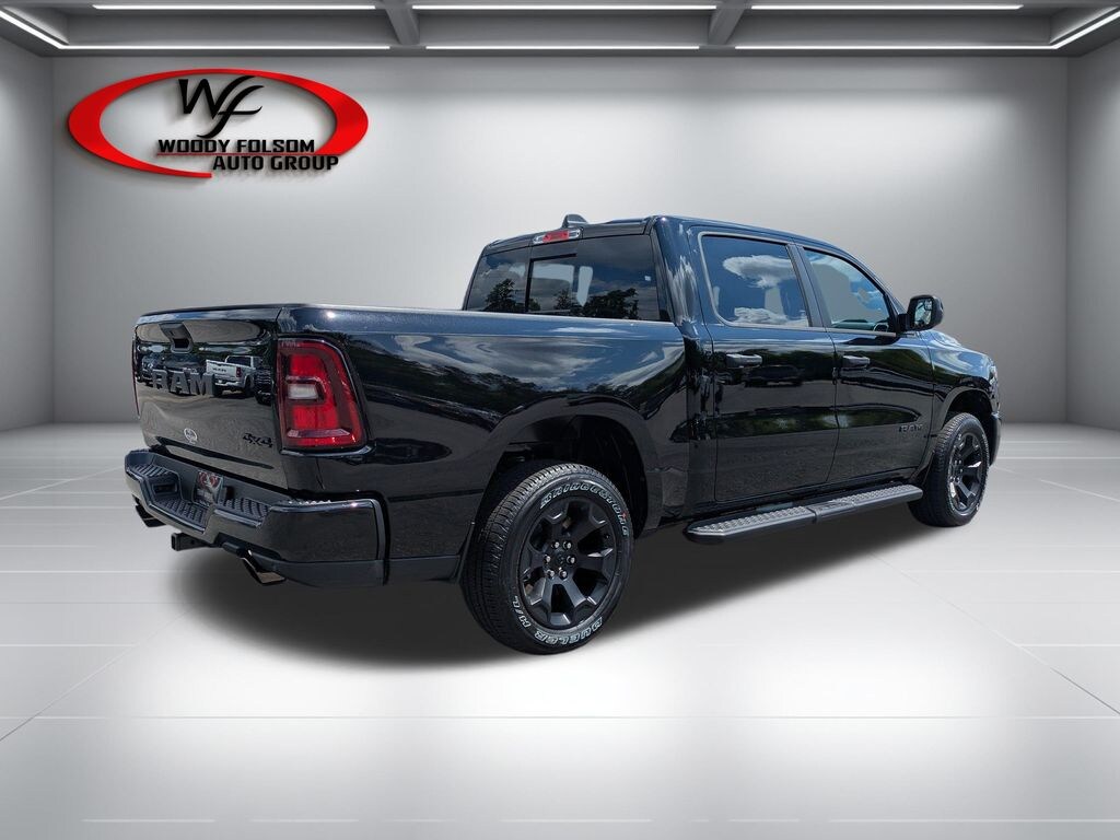 New 2026 Ram 1500 EXPRESS CREW CAB 4X4 5'7 BOX Pickup