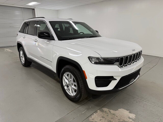 2025 Jeep Grand Cherokee Laredo photo 2