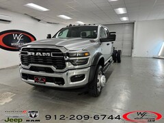 2026 Ram 5500 Chassis Cab TRADESMAN  CREW  4X4 84' CA Pickup
