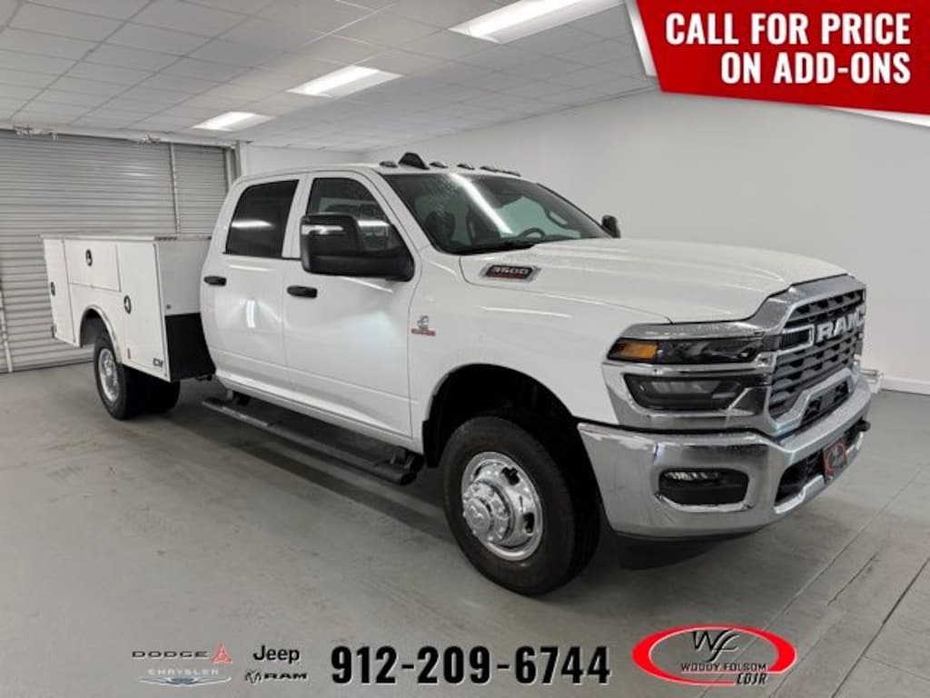 New 2026 Ram 3500 Chassis Cab TRADESMAN CREW 4X4 60' CA Pickup
