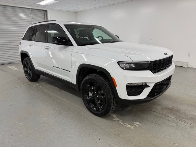 2025 Jeep Grand Cherokee Limited Sport photo 3