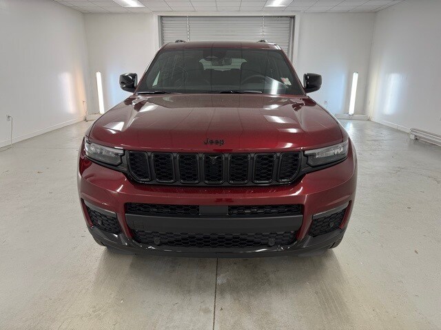 2025 Jeep Grand Cherokee Limited Sport photo 2