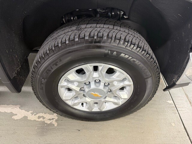 2025 Chevrolet Silverado 2500HD LT photo 4