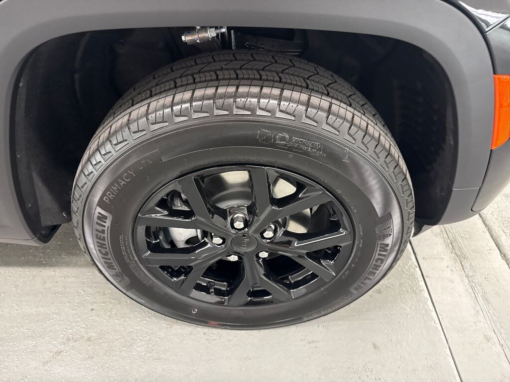 New 2026 Jeep Grand Cherokee LAREDO ALTITUDE 4X2 Sport Utility