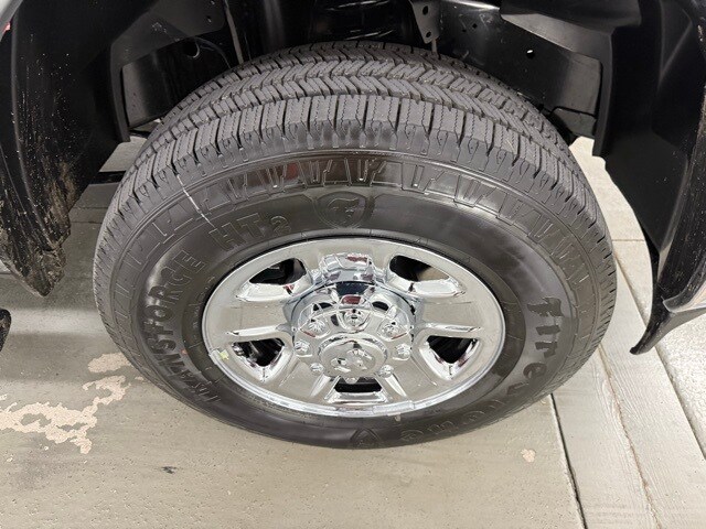 2025 Ram 2500 Tradesman photo 2
