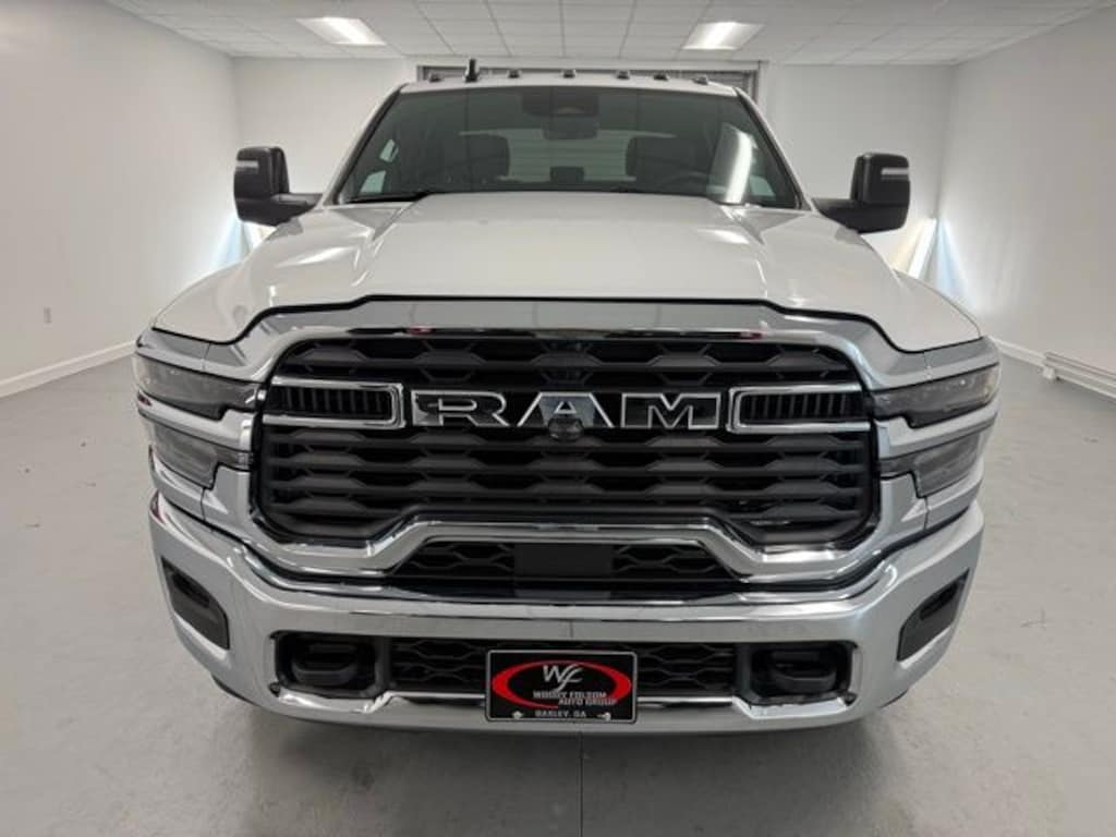 New 2026 Ram 3500 Chassis Cab TRADESMAN CREW 4X4 60' CA Pickup
