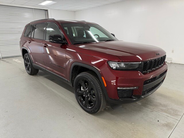 2025 Jeep Grand Cherokee Limited Sport photo 3