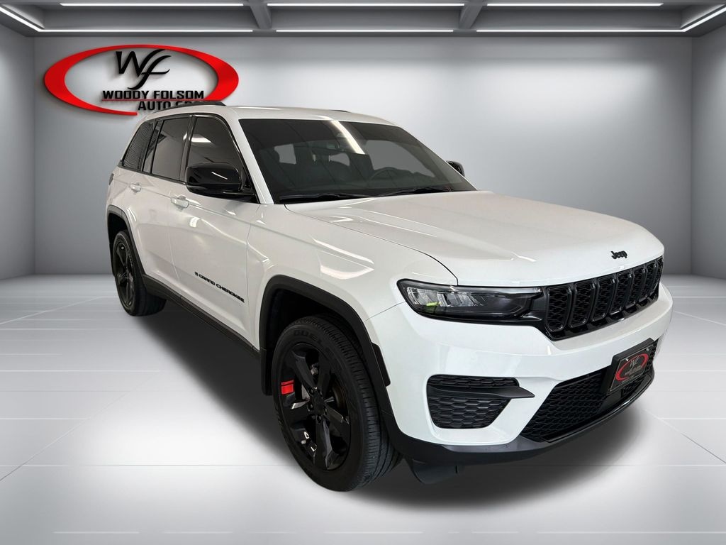 Used 2025 Jeep Grand Cherokee Altitude SUV