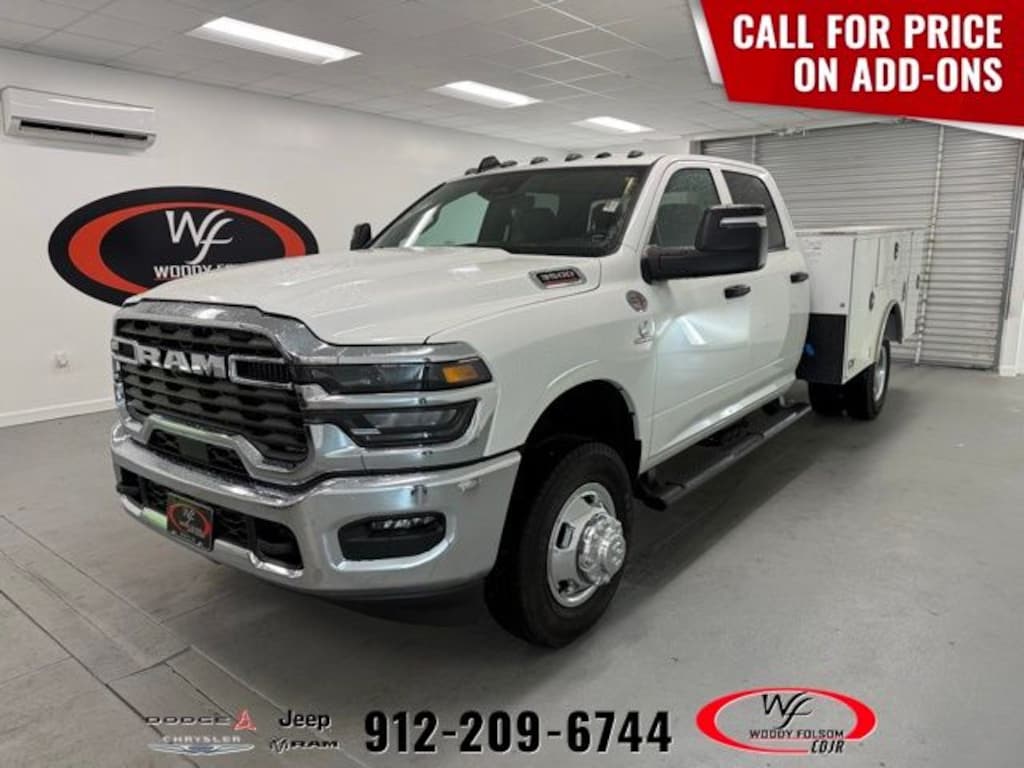 New 2026 Ram 3500 Chassis Cab TRADESMAN CREW 4X4 60' CA Pickup