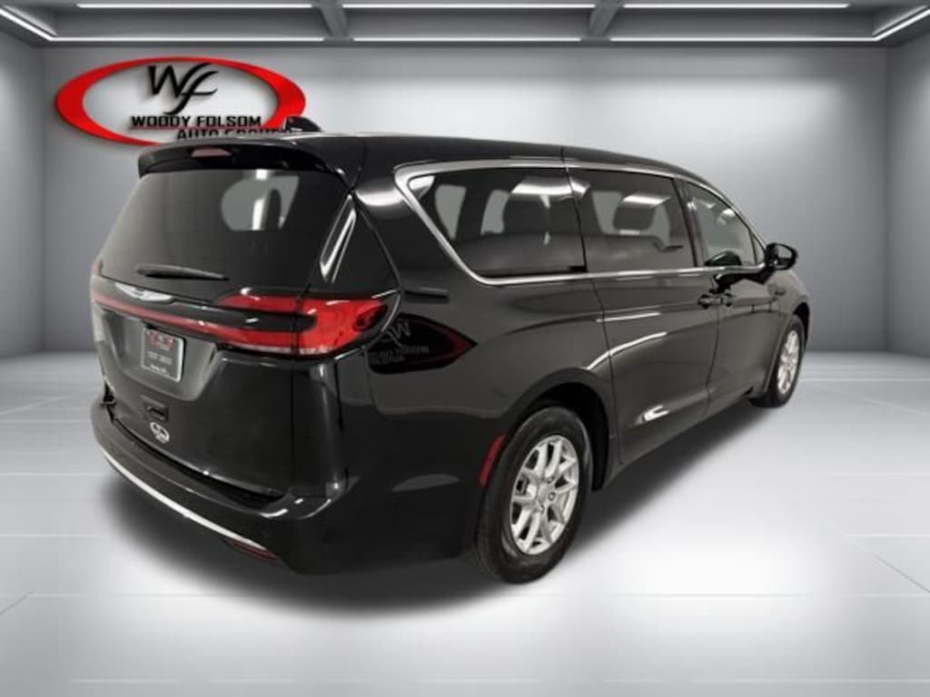 New 2026 Chrysler Pacifica SELECT Passenger Van