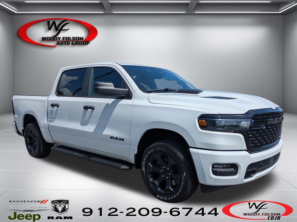 New 2026 Ram 1500 EXPRESS CREW CAB 4X4 5'7 BOX Pickup
