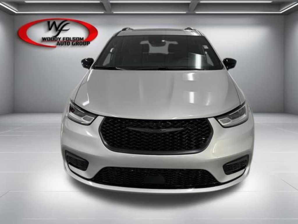 New 2026 Chrysler Pacifica LIMITED Passenger Van