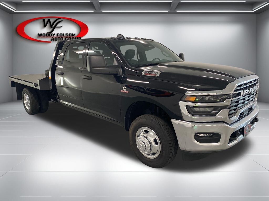 New 2026 Ram 3500 TRADESMAN CREW CAB CHASSIS 4X4 60' CA Pickup