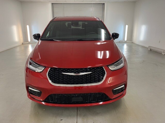 2025 Chrysler Pacifica photo 2