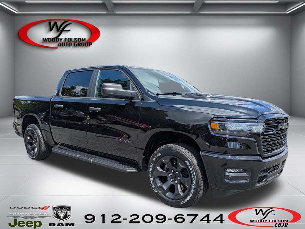 New 2026 Ram 1500 EXPRESS CREW CAB 4X4 5'7 BOX Pickup