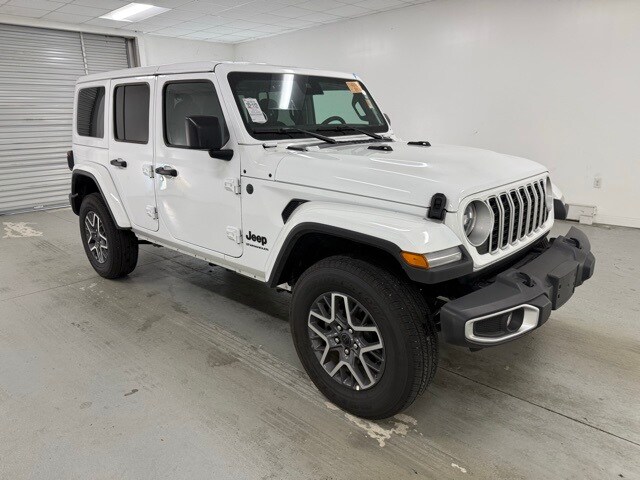 2025 Jeep Wrangler Sahara photo 3