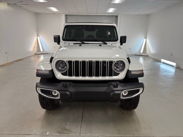 2025 Jeep Wrangler Sahara photo 2