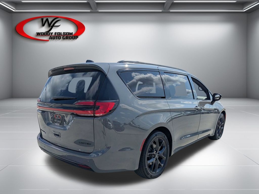 Used 2025 Chrysler Pacifica Limited Van Passenger Van