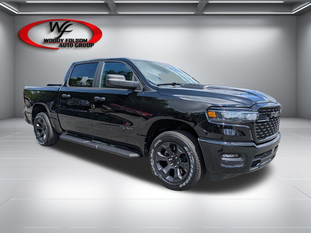 New 2026 Ram 1500 EXPRESS CREW CAB 4X4 5'7 BOX Pickup