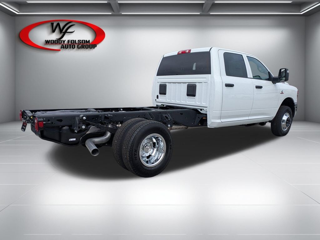 New 2026 Ram 3500 Chassis Cab TRADESMAN CREW 4X4 60' CA Pickup