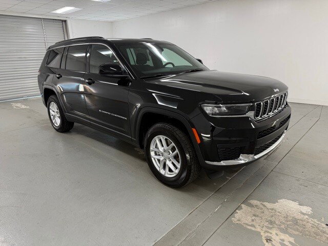 2025 Jeep Grand Cherokee Laredo photo 2