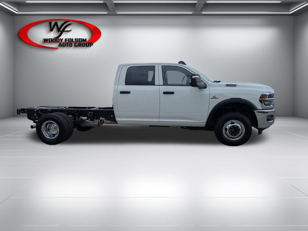 New 2026 Ram 3500 Chassis Cab TRADESMAN CREW 4X4 60' CA Pickup