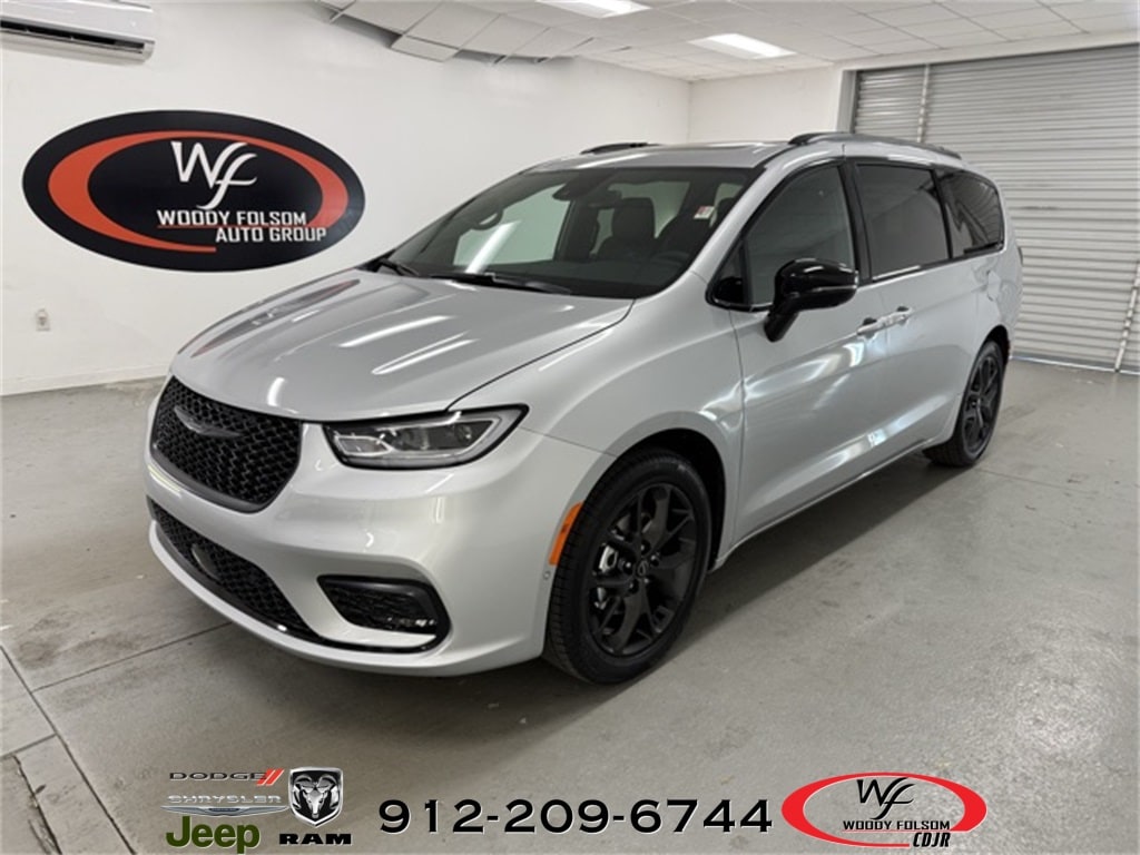 2026 Chrysler Pacifica Limited's photo