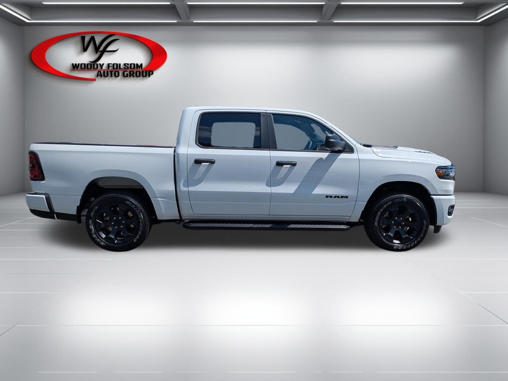 New 2026 Ram 1500 EXPRESS CREW CAB 4X4 5'7 BOX Pickup